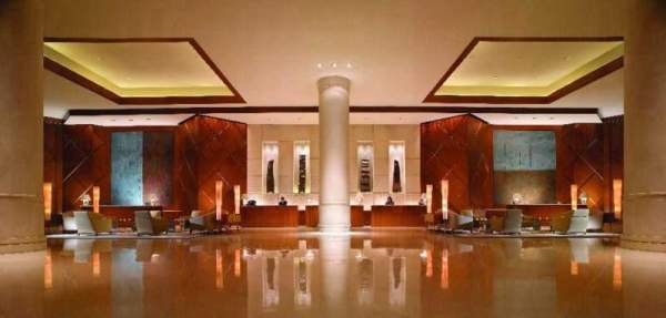 酒店大堂裝修豪華。 新加坡